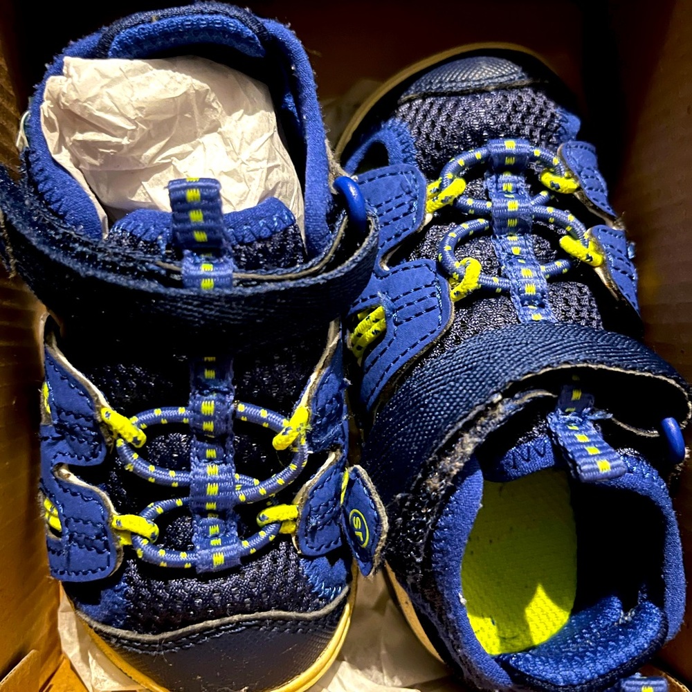 Stride rite “River” sandal. Size 5.5M.